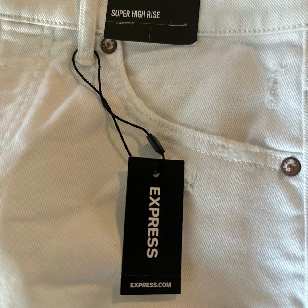 🌸 Express White Mom Shorts‎ Size 6 Super High Rise NWT Spring Casual Style